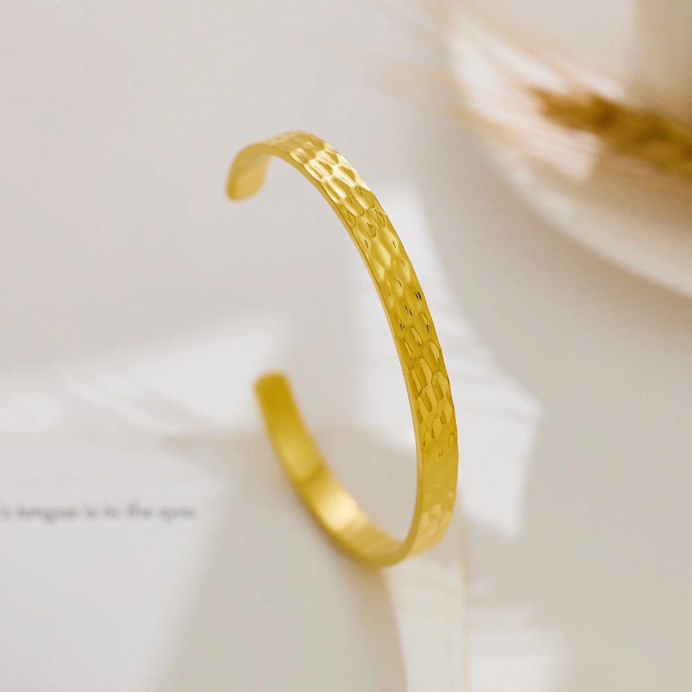 Wholesale C-shaped Non-fading Heavy Hammered Gold Irregular Titanium Steel Bracelet