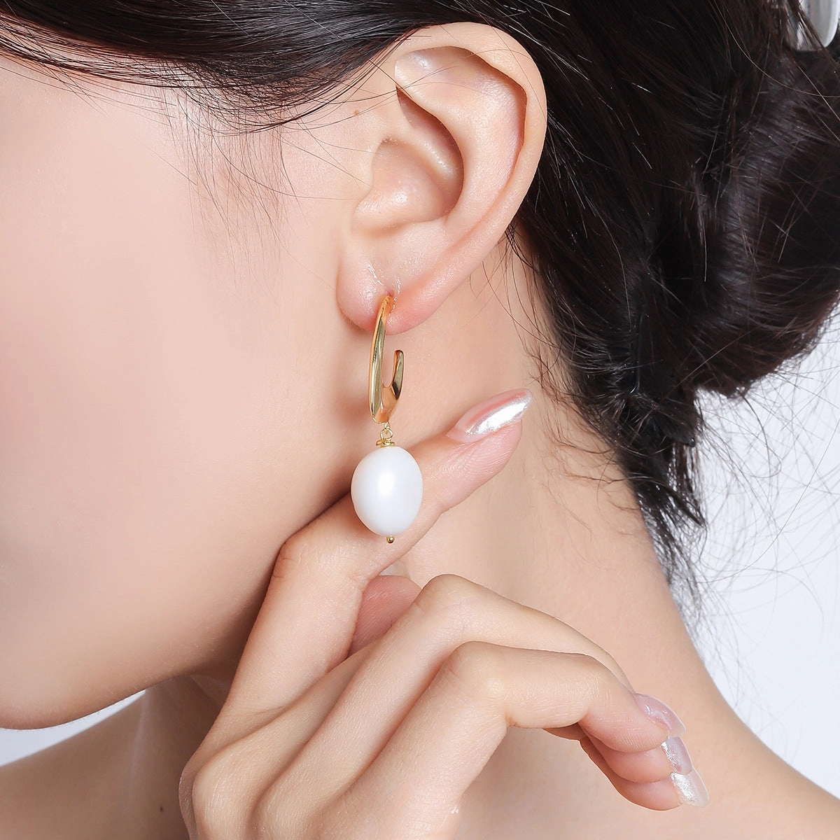 Wholesale C-shaped Pearl Earrings