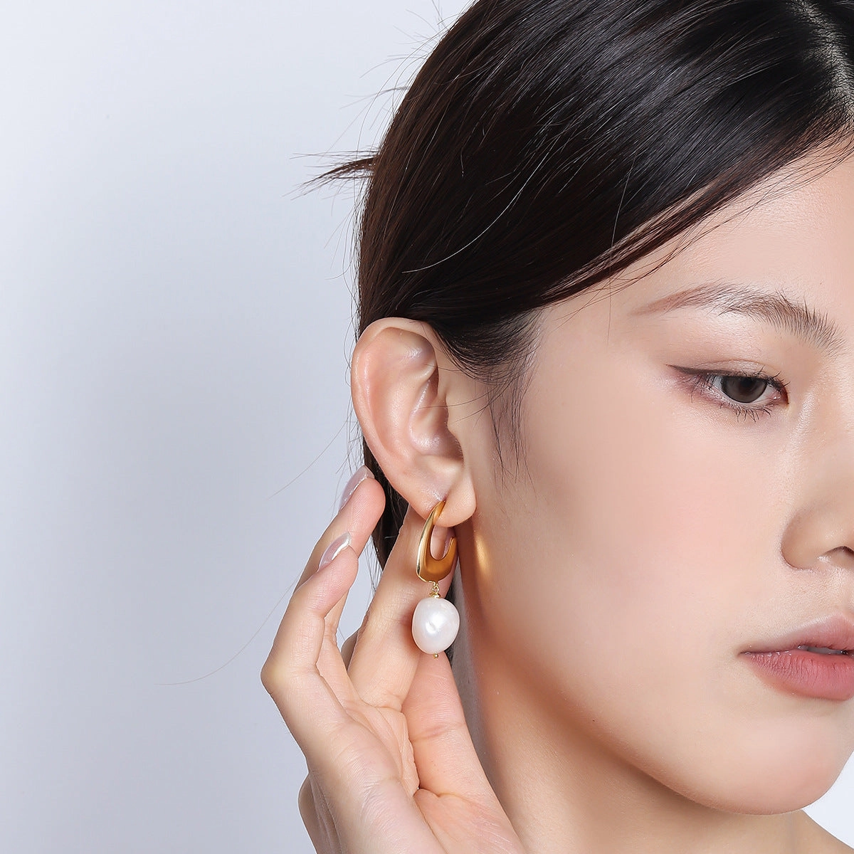 Wholesale C-shaped Pearl Earrings