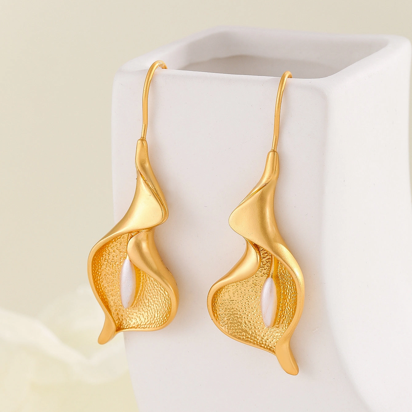 Wholesale Calla Lily Retro Alloy Earrings