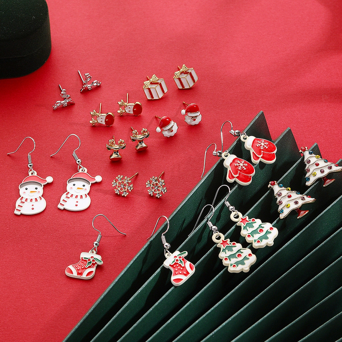 Wholesale Christmas Earrings Set with Diamond Snowflake Christmas Alloy Earrings