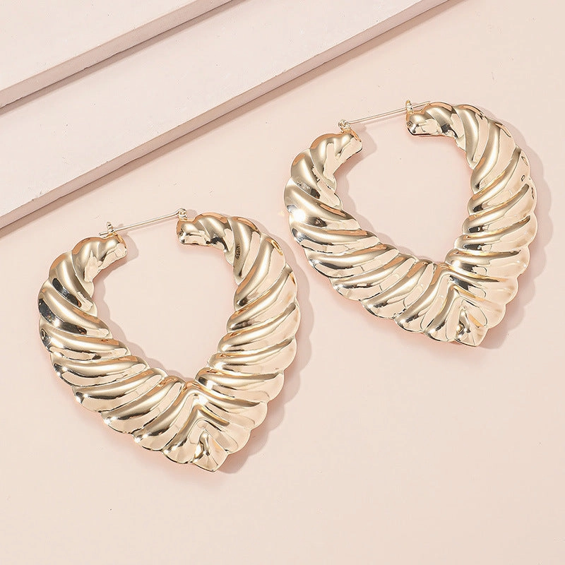 Wholesale Claw Thread Alloy Earrings