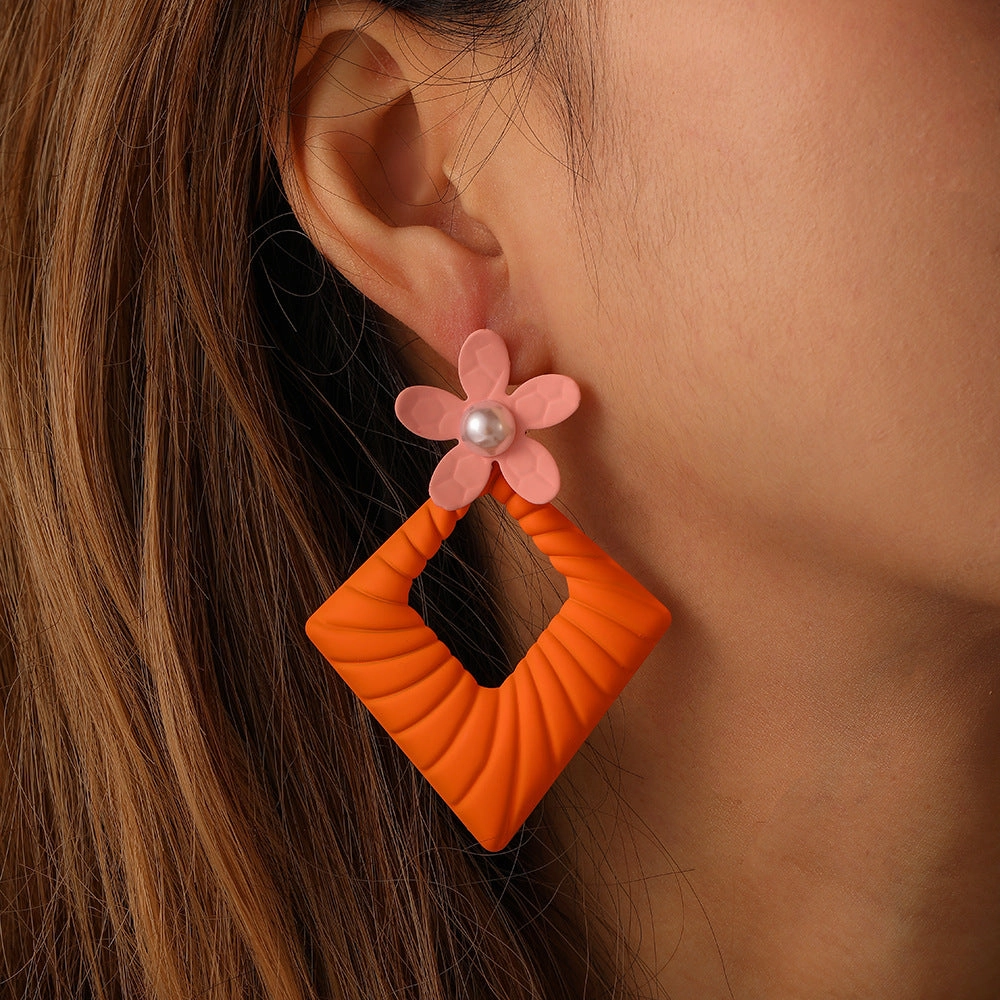 Wholesale Color Spray Paint Flower Pearl Rhombus Metal Earrings