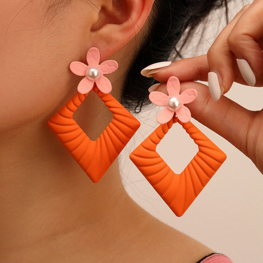 Wholesale Color Spray Paint Flower Pearl Rhombus Metal Earrings