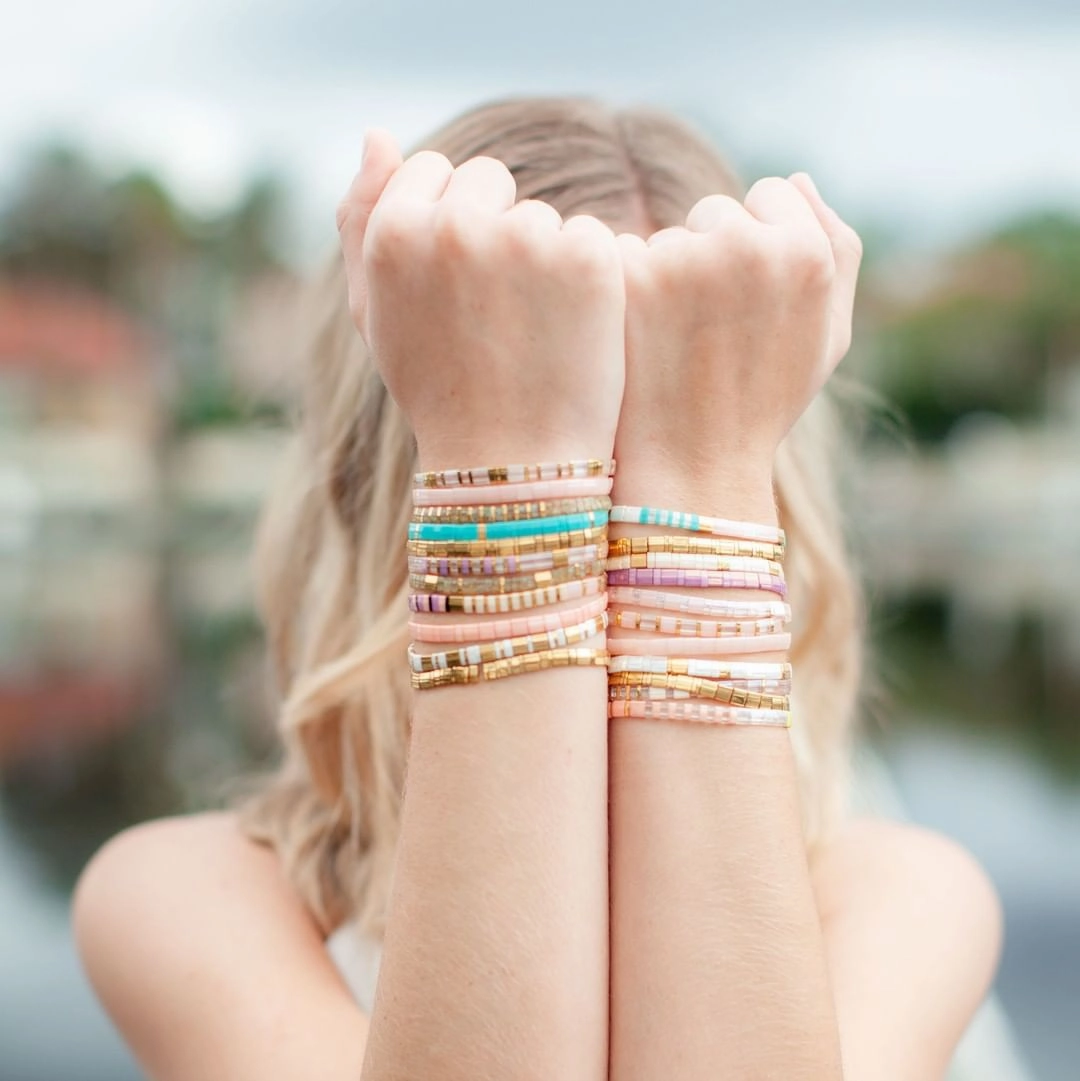 Wholesale Colorful Gold Plated Natural Seashell Oil Drip Eyes Hand Woven Bracelet