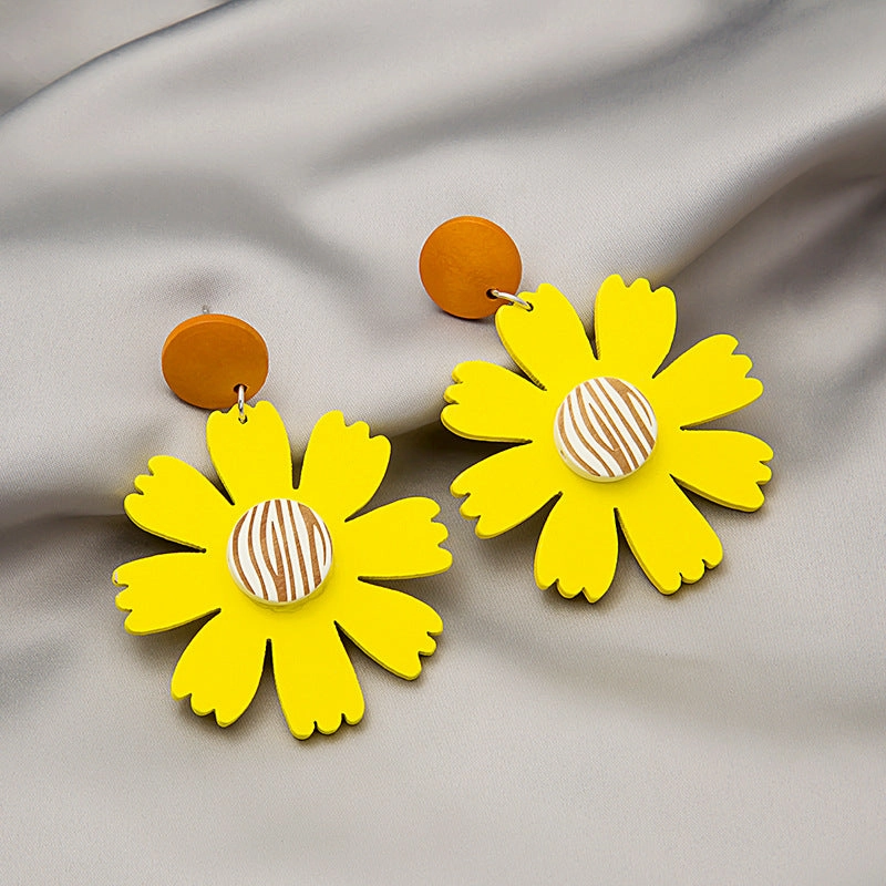 Wholesale Contrast Color Daisy Flower Earrings