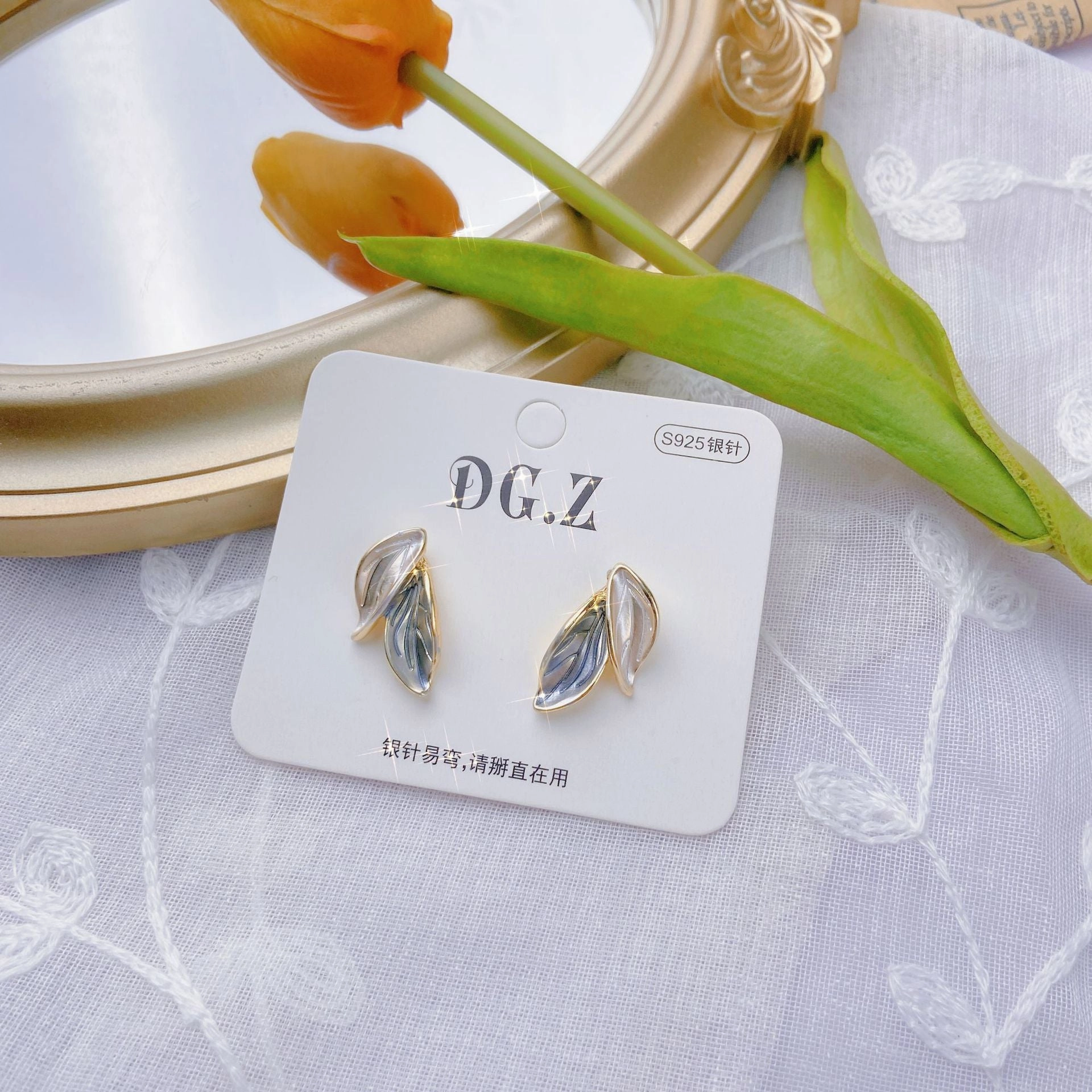 Wholesale Contrasting Leaf Alloy Earrings