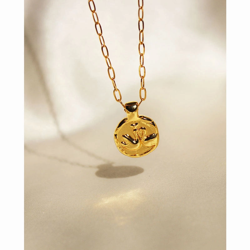 Wholesale Copper Swan Pendant Animal Pattern Round Plate Stacking Necklace