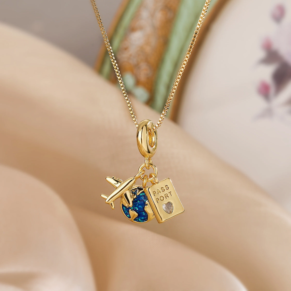 Wholesale Creative Copper Gold Plated Zircon Camera Passport Necklace Clavicle Chain