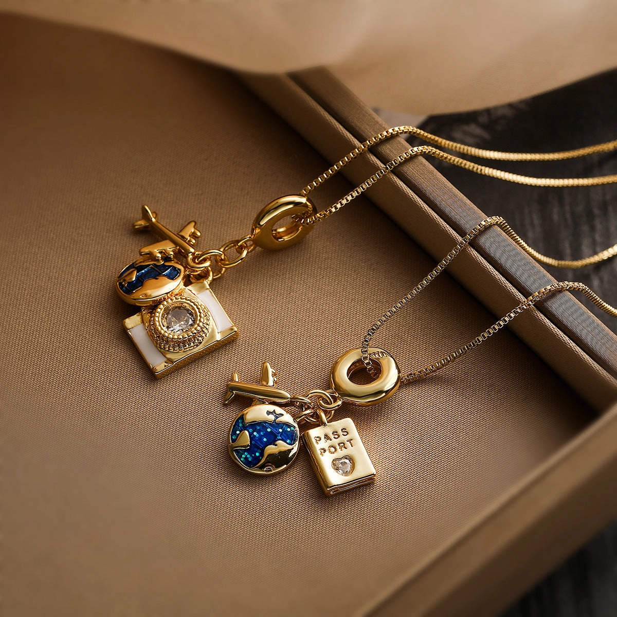 Wholesale Creative Copper Gold Plated Zircon Camera Passport Necklace Clavicle Chain