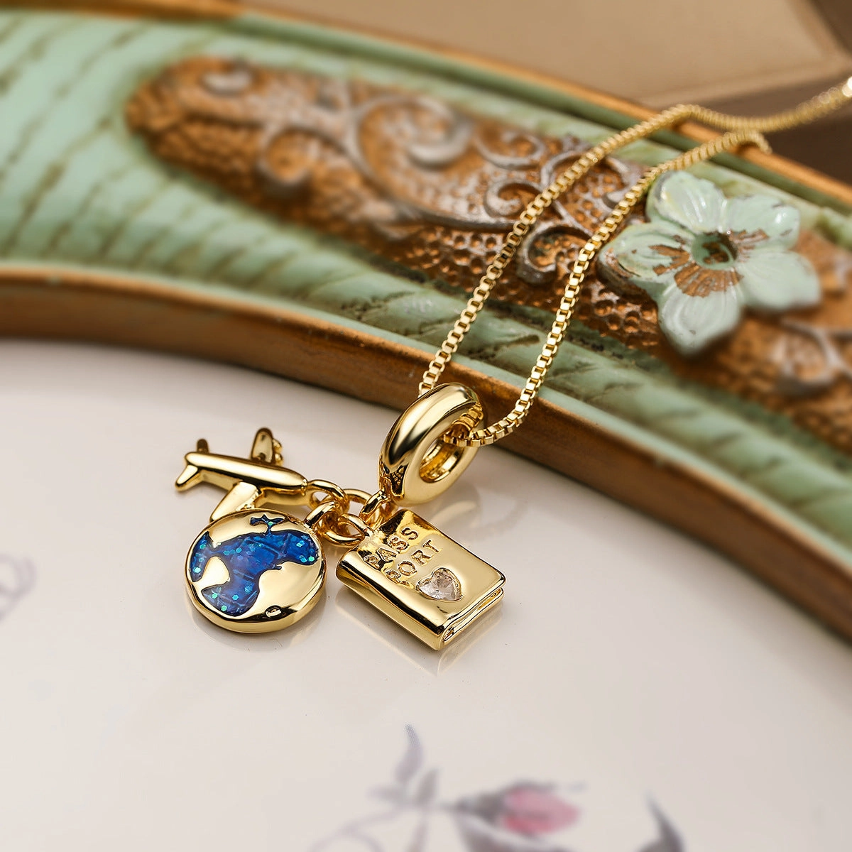 Wholesale Creative Copper Gold Plated Zircon Camera Passport Necklace Clavicle Chain