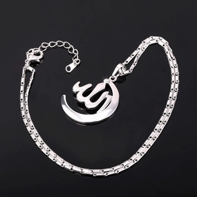 Wholesale Crescent Pendant Alloy Necklace