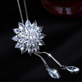 Wholesale Crystal Diamond Snowflake Sweater Chain Pendant