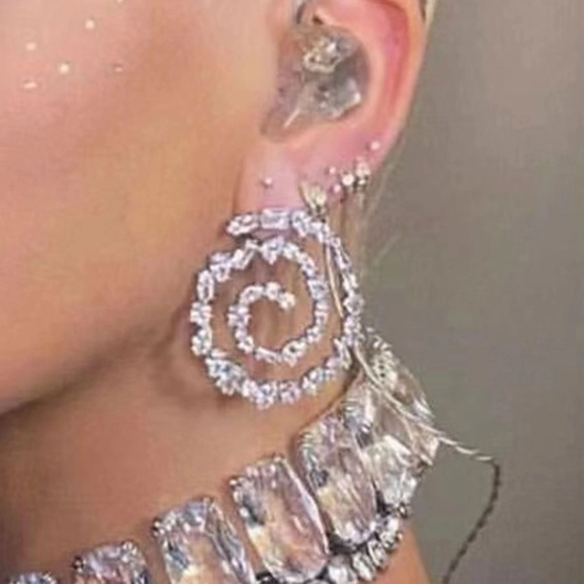 Wholesale Diamond Spiral Alloy Earrings