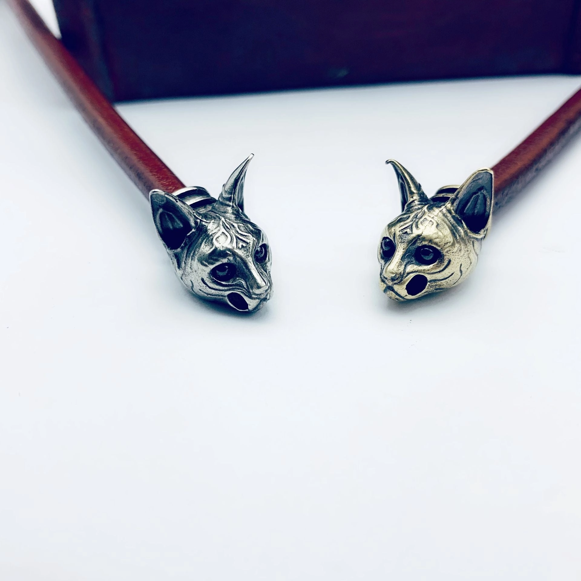 Wholesale Egyptian Cat Genuine Leather Bracelets Made of Brass Old Bracelets