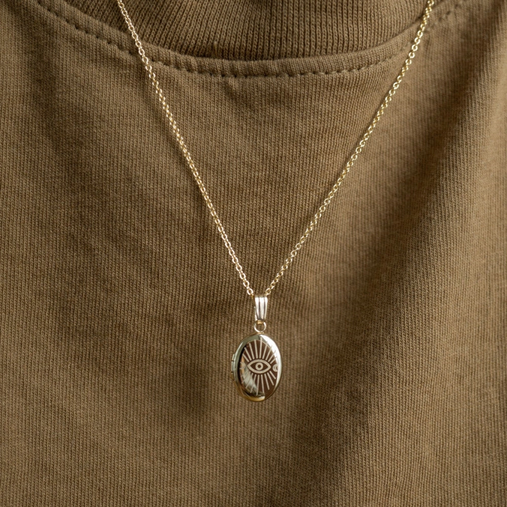 Wholesale Elliptical Devil's Eye Openable and Closed Album Necklaces