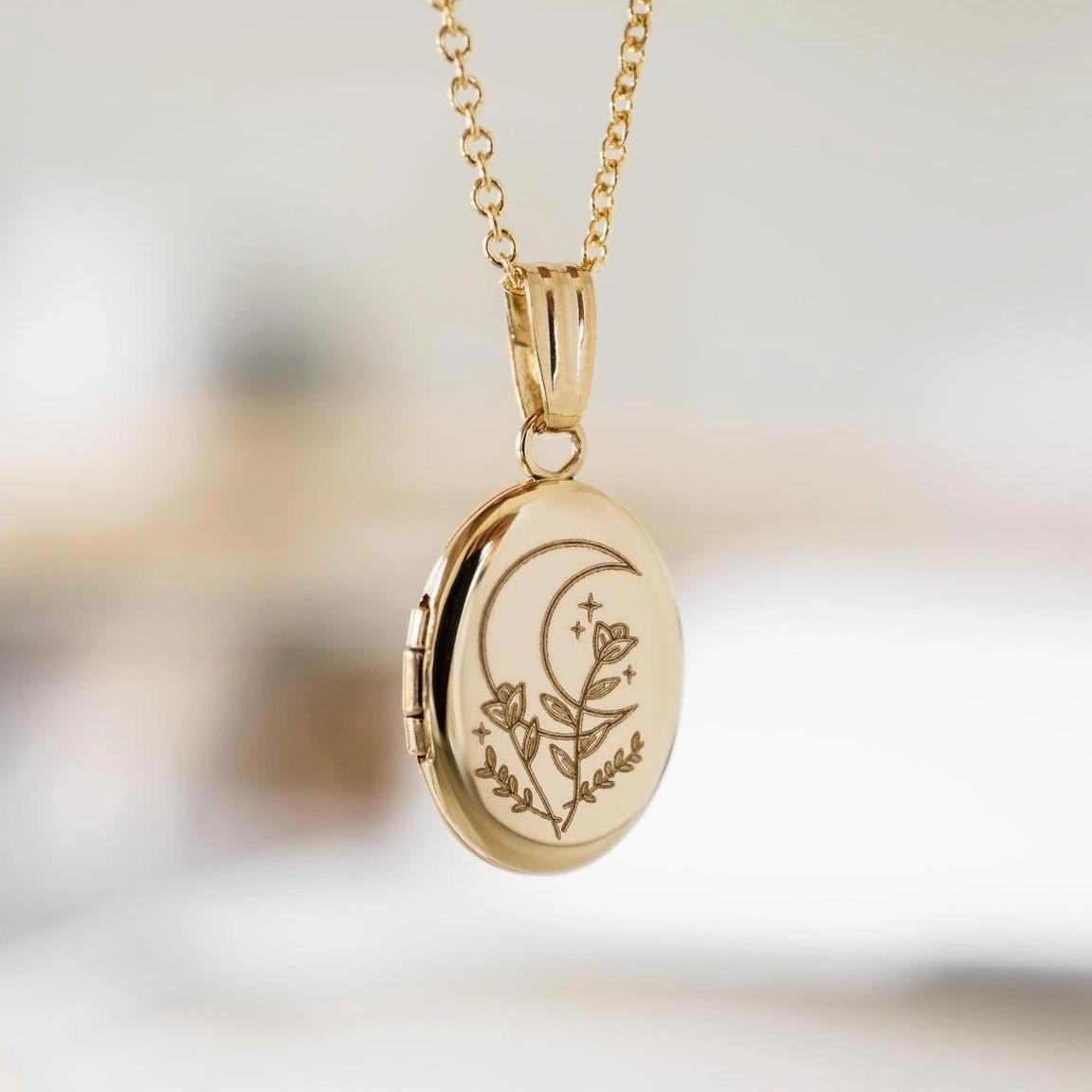 Wholesale Elliptical Devil's Eye Openable and Closed Album Necklaces