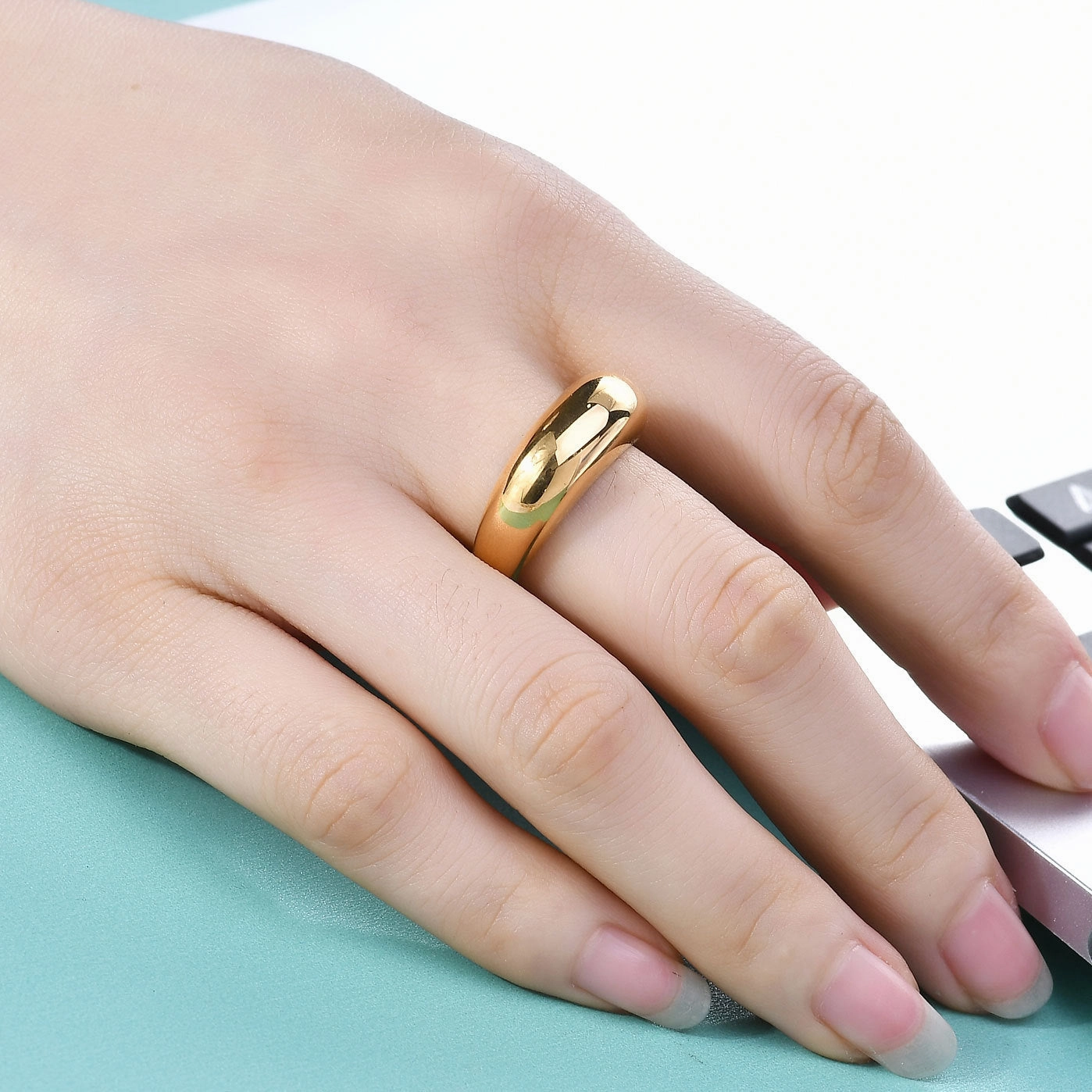 Wholesale Elliptical Smooth Circular Curved 18K Gold Stainless Steel Titanium Steel Rings