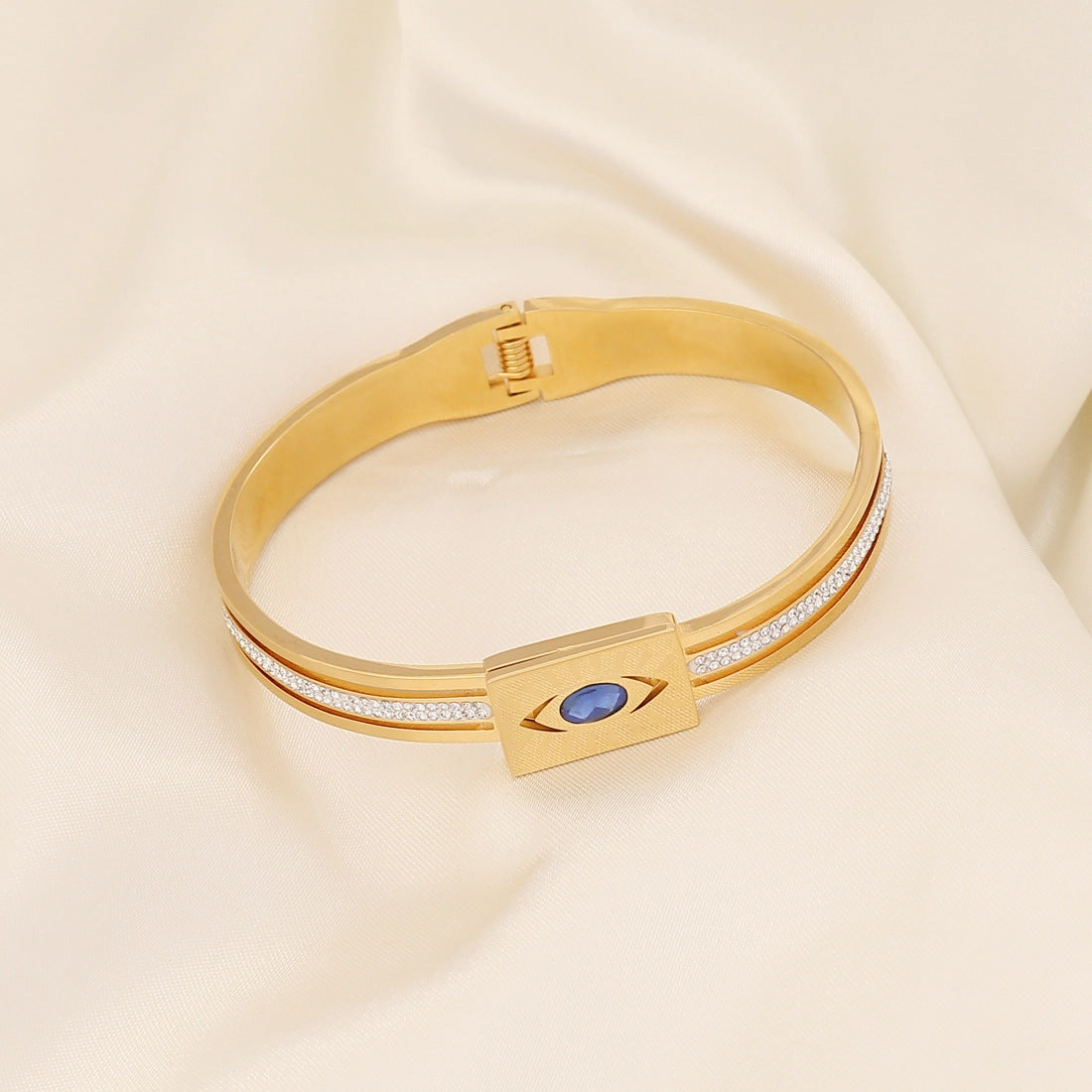 Wholesale Fashion Eye Temperament with Zirconium Inlaid Stainless Steel Bracelet