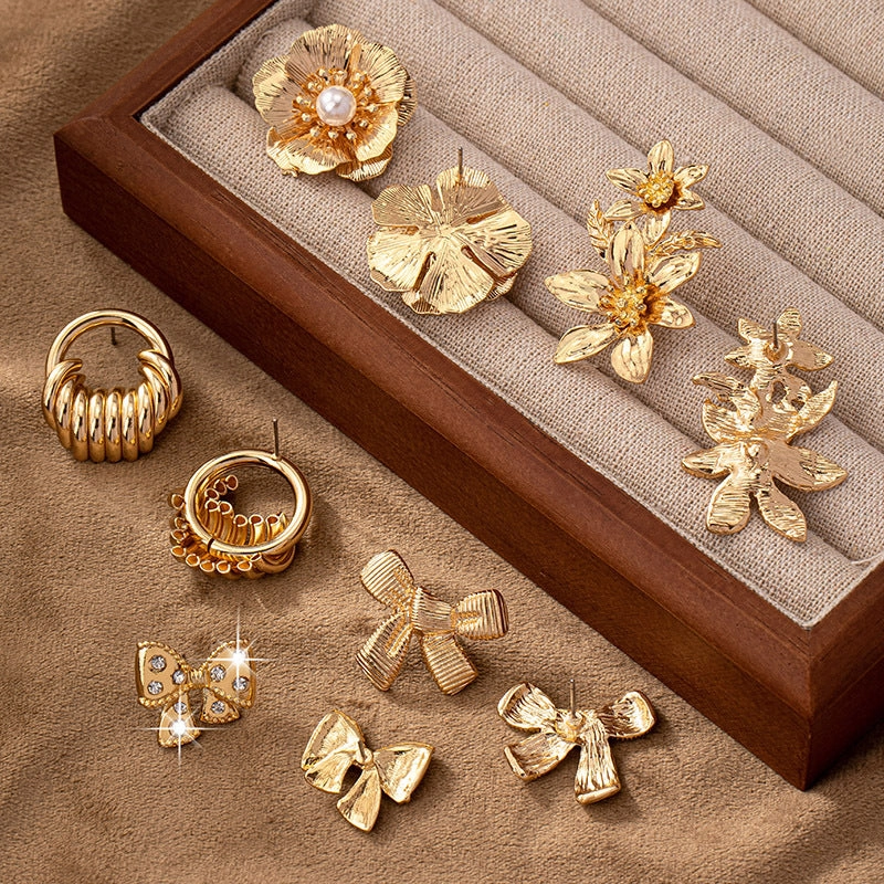 Wholesale Fashion Set of Various Zinc Alloy Earrings