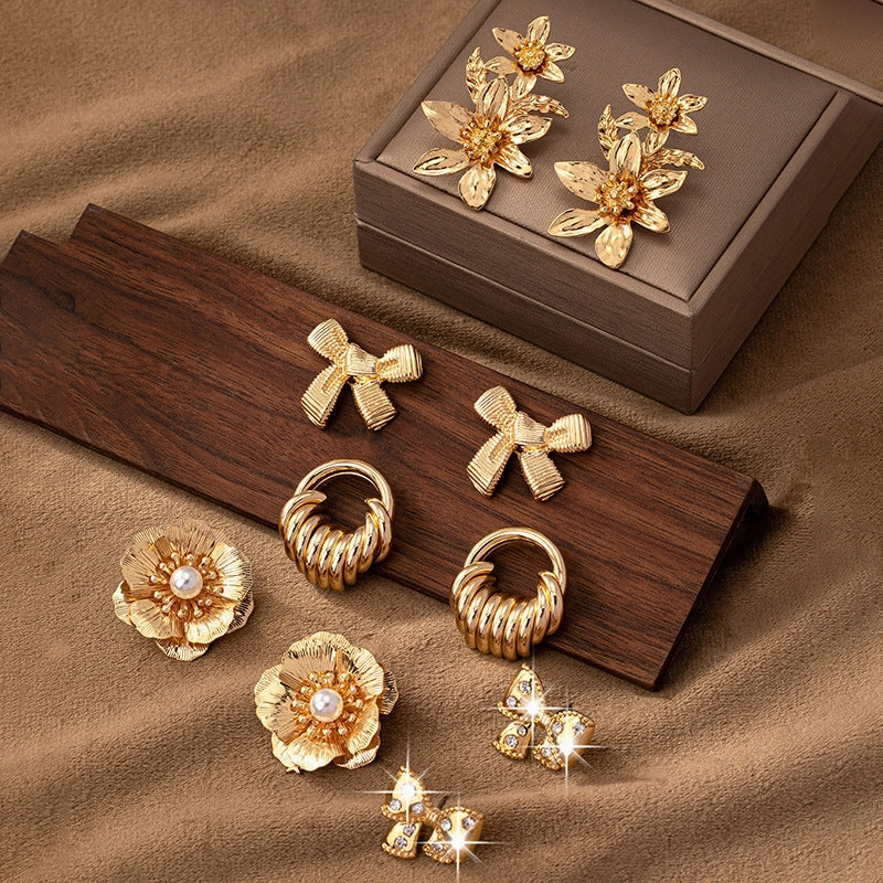 Wholesale Fashion Set of Various Zinc Alloy Earrings