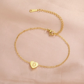 Wholesale Fashionable 26 English letters with heart-shaped stainless steel bracelet