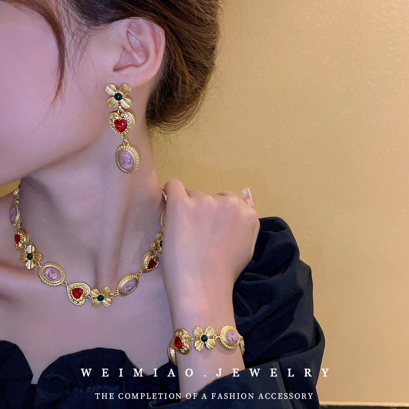 Wholesale Flower Portrait Diamond Heart Alloy Bracelet