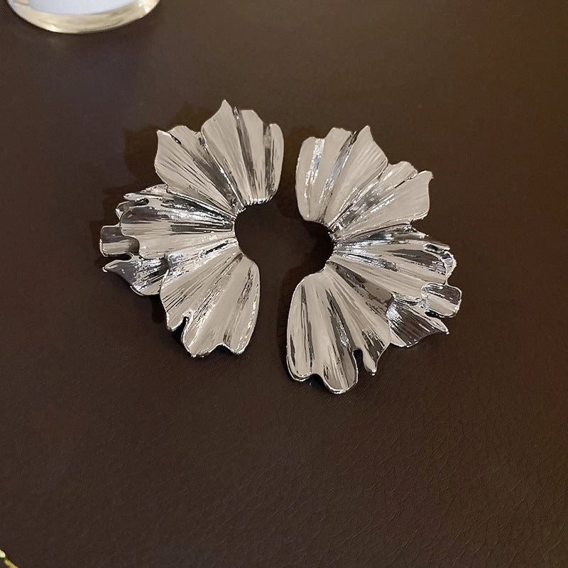Wholesale Flower Scalloped Metal Earrings