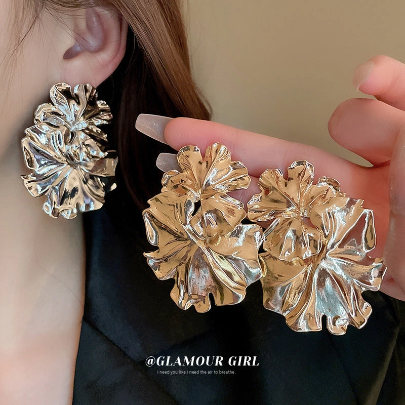 Wholesale Flower Scalloped Metal Earrings