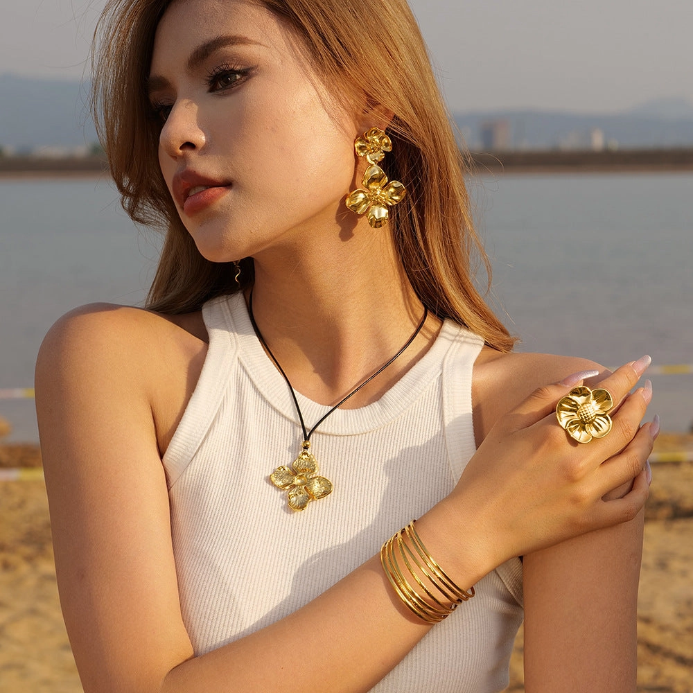Wholesale Flower Sunflower Stainless Steel Necklaces