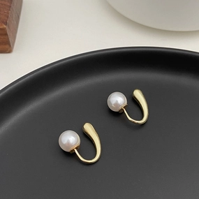 Wholesale French Vintage Pearl Alloy Earrings