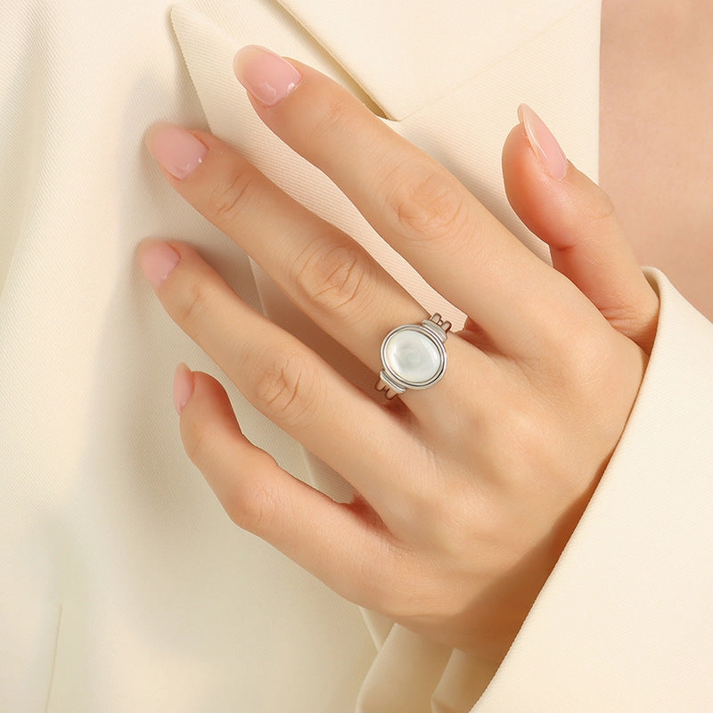 Wholesale French vintage white seashell gold-plated titanium steel ring