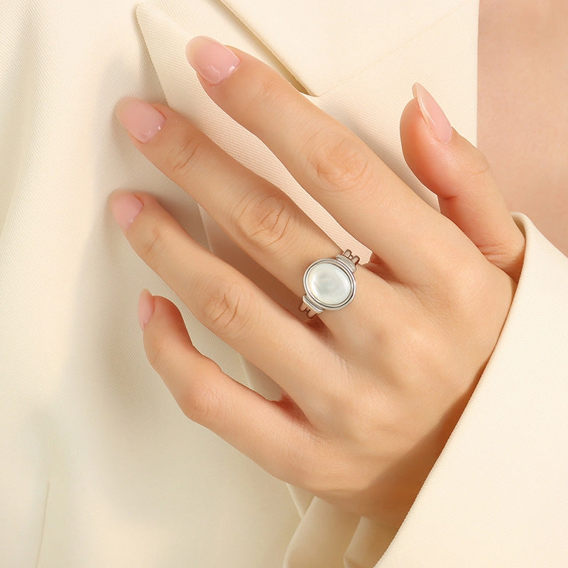 Wholesale French vintage white seashell gold-plated titanium steel ring