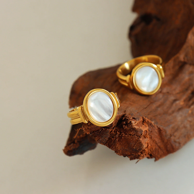 Wholesale French vintage white seashell gold-plated titanium steel ring
