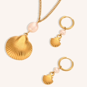 Wholesale Freshwater Pearl Shell Pendant Stainless Steel 18K Gold Plated Necklaces