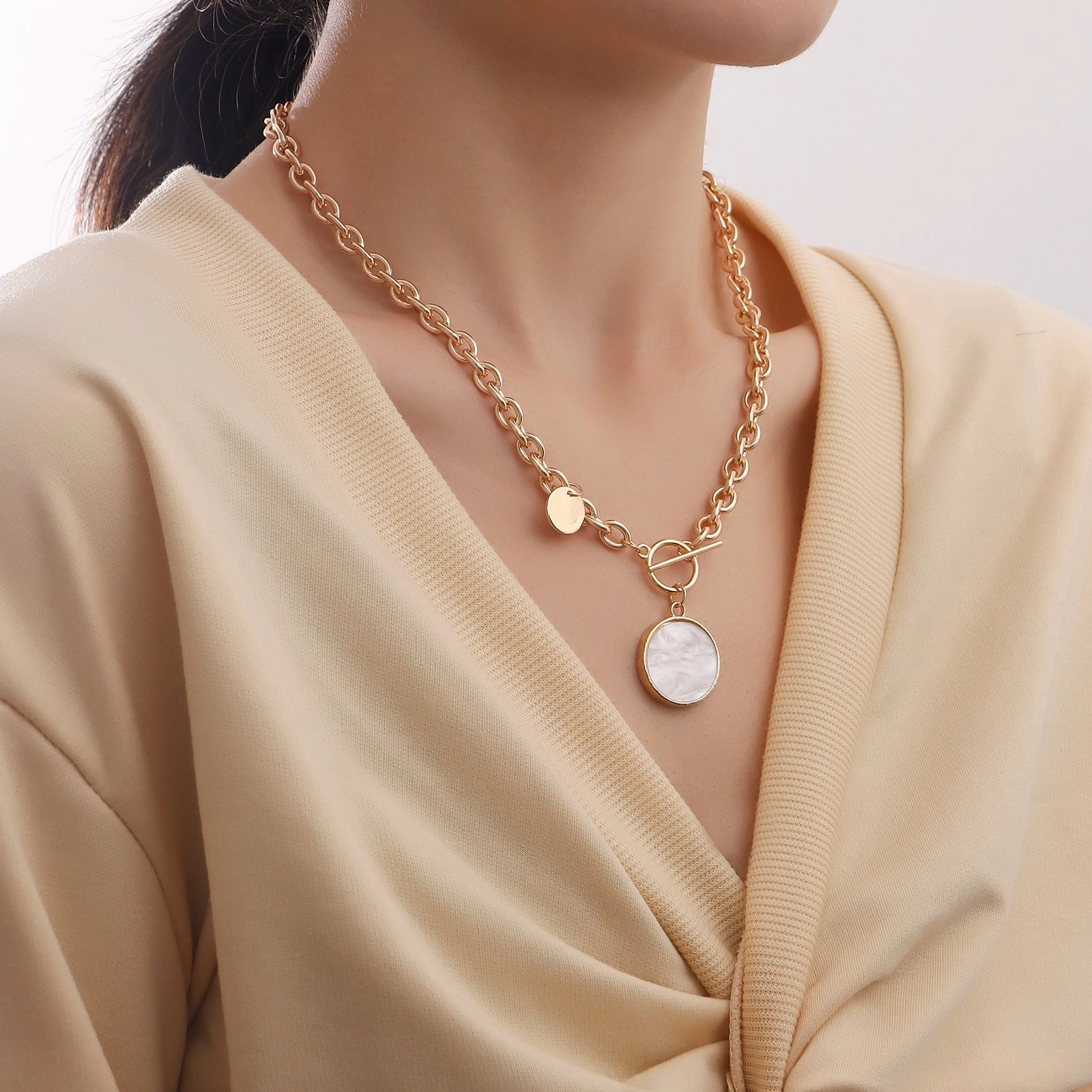 Wholesale Fritillaria Alloy Necklaces