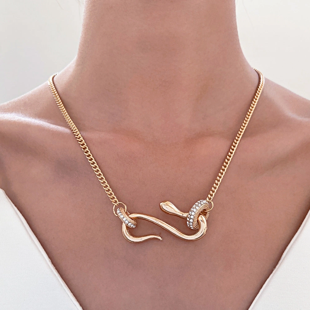 Wholesale Full Diamond Exaggerated Snake Shaped Animal Collarbone Zinc Alloy Necklace