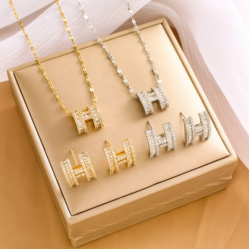 Wholesale Full Diamond Letter H Square Zircon Necklaces