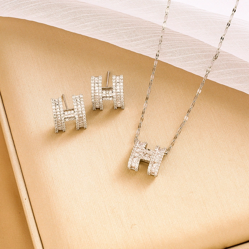 Wholesale Full Diamond Letter H Square Zircon Necklaces