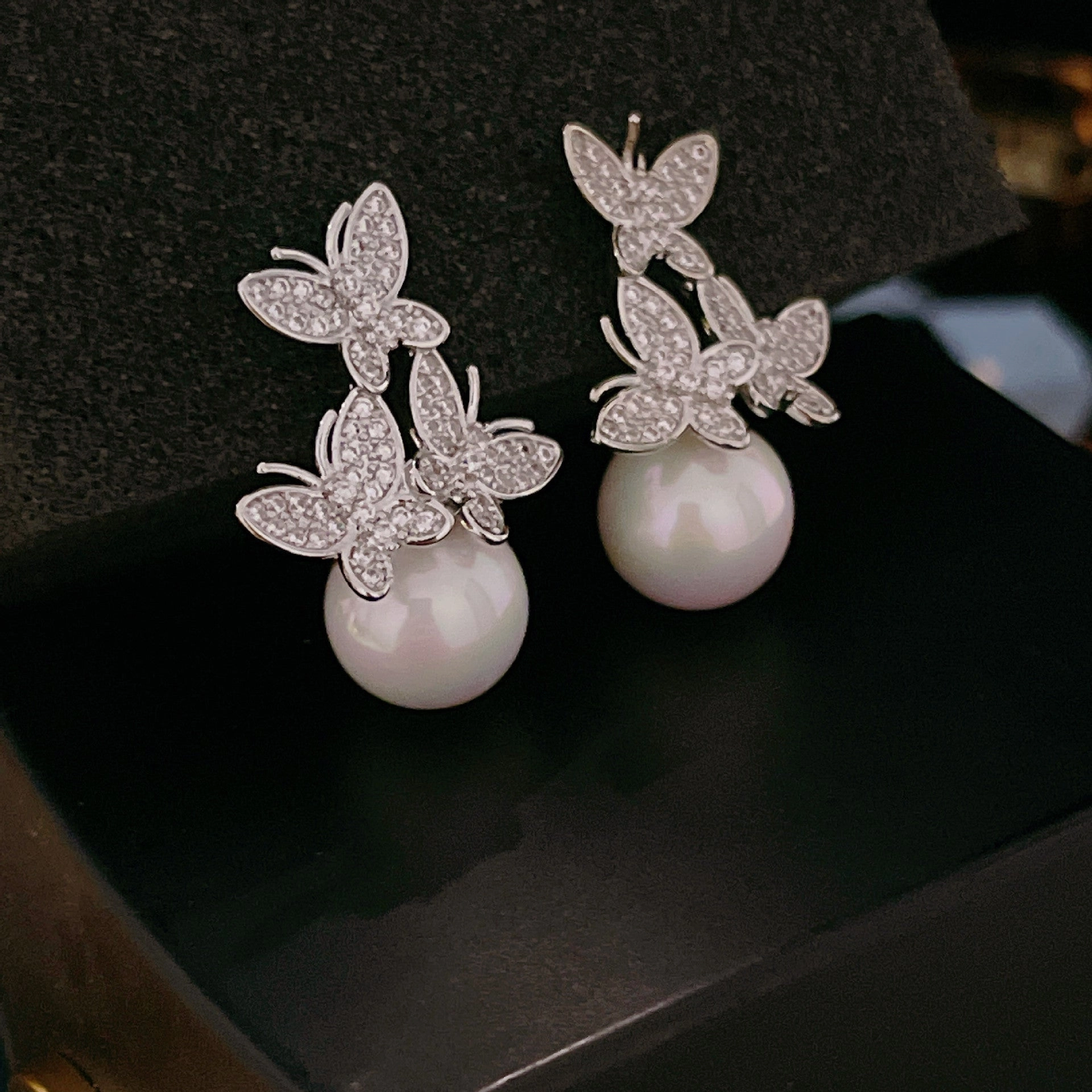 Wholesale Full Diamond Lily Pearl Earrings