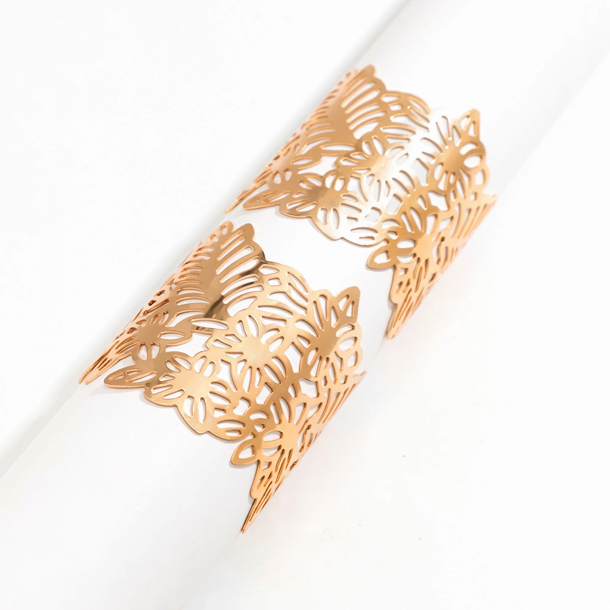 Wholesale Geometric Metal Hollow Flower Leaf Opening Bracelet