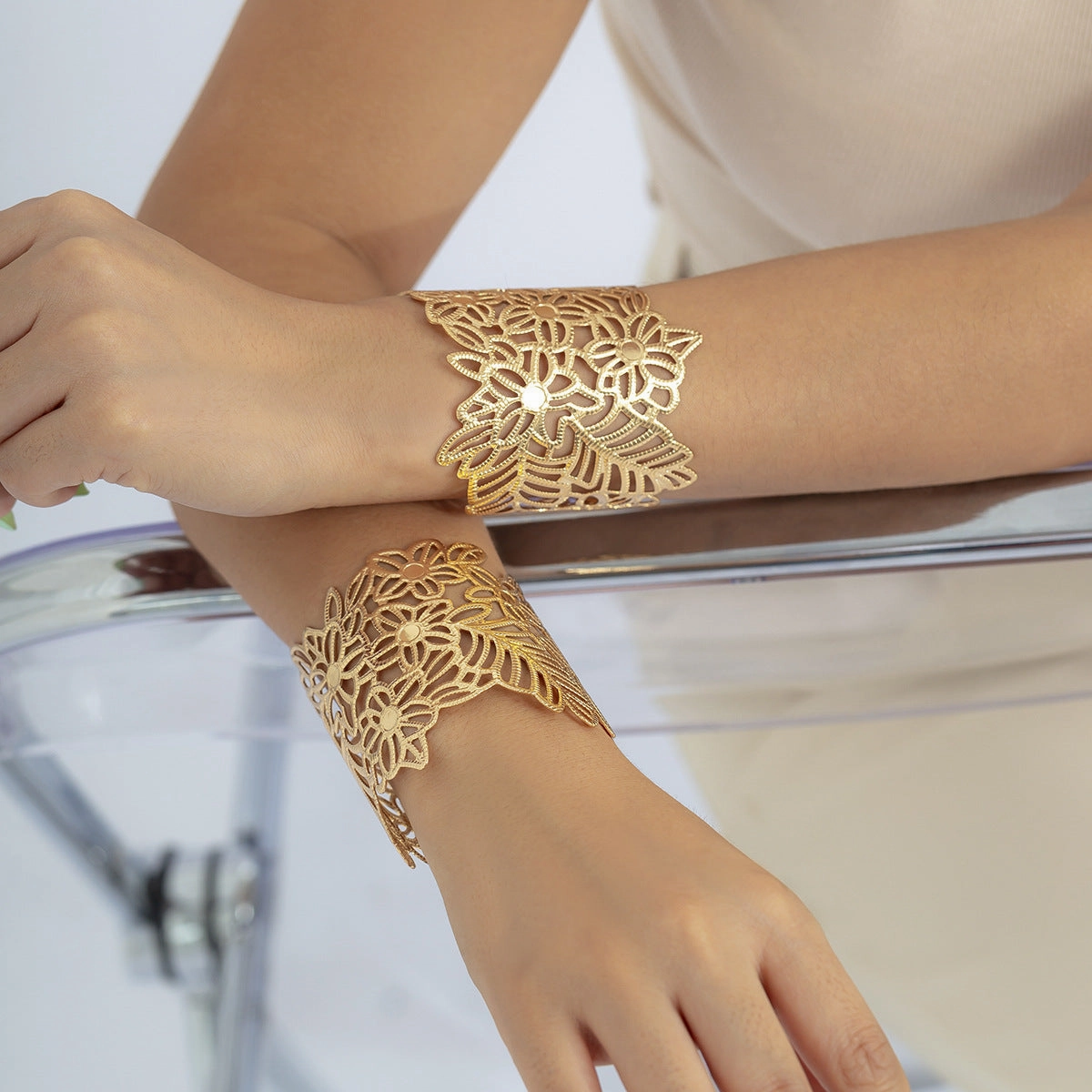 Wholesale Geometric Metal Hollow Flower Leaf Opening Bracelet