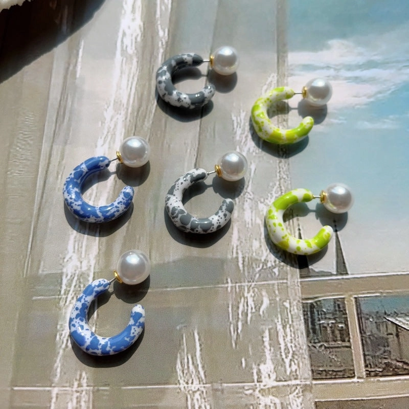 Wholesale Geometric Vintage C Acrylic Ear Studs