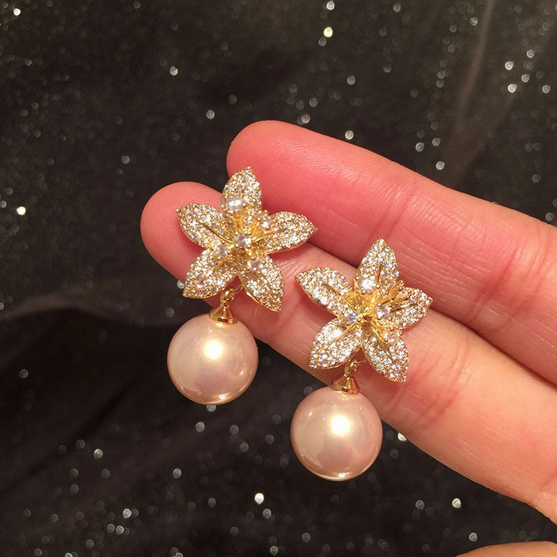 Wholesale Gold Flower Alloy Earrings
