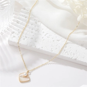 Wholesale Golden Trapezoid Shell Necklace Clavicle Chain