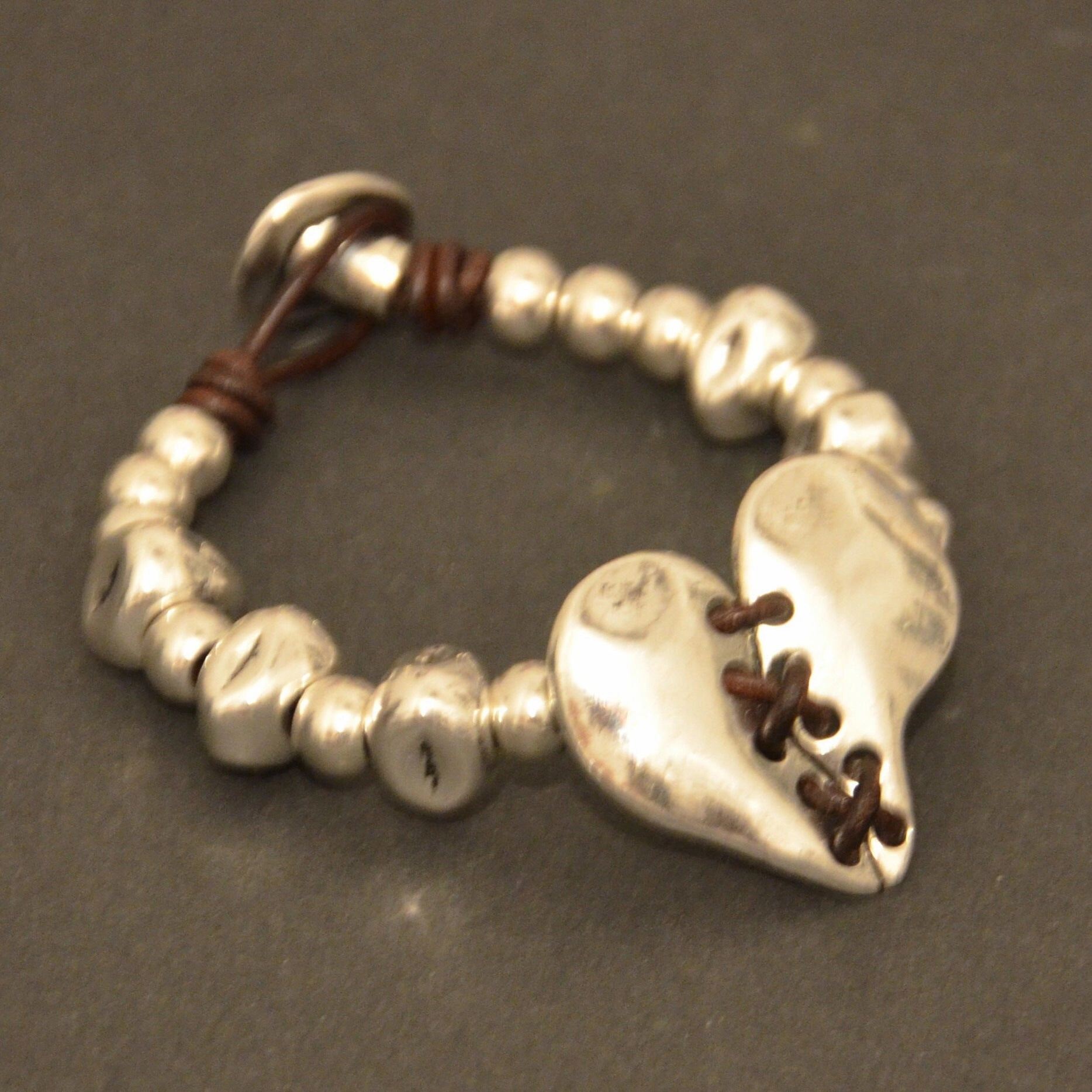 Wholesale Hand Woven Irregular Stitching Heart Beaded Leather Rope Alloy Bracelet