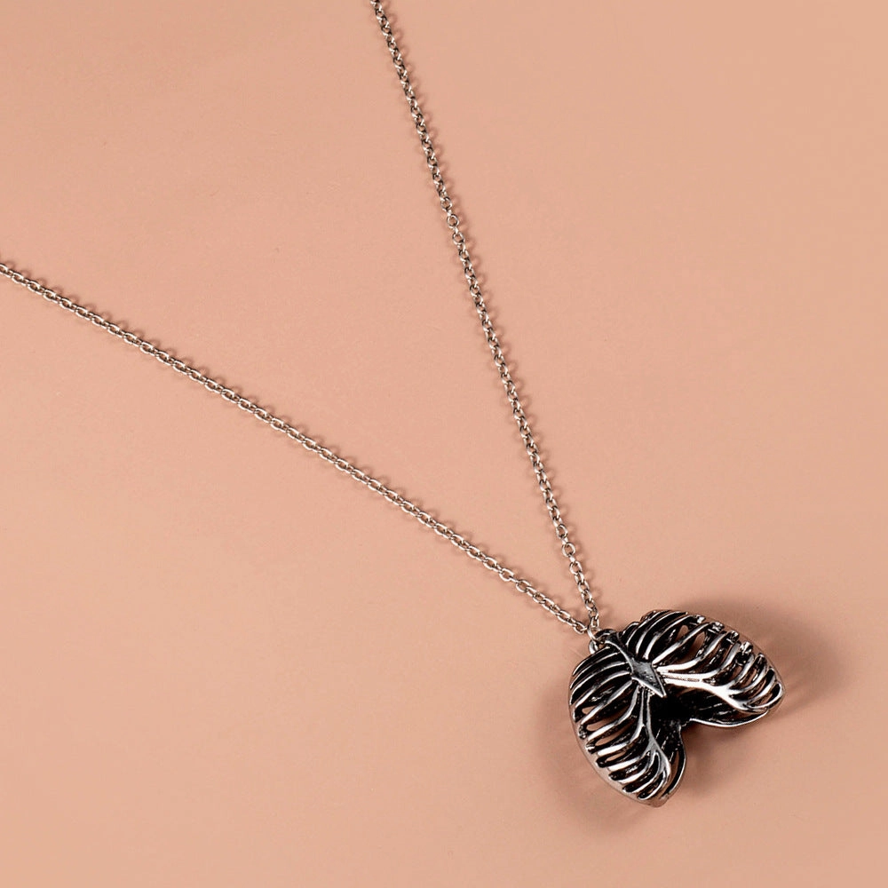 Wholesale Heart Pendant Gothic Clavicle Alloy Necklace