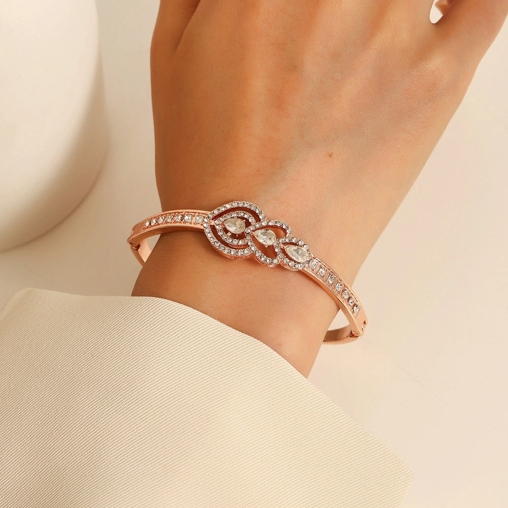 Wholesale Hollow Heart Flower Alloy Bracelet