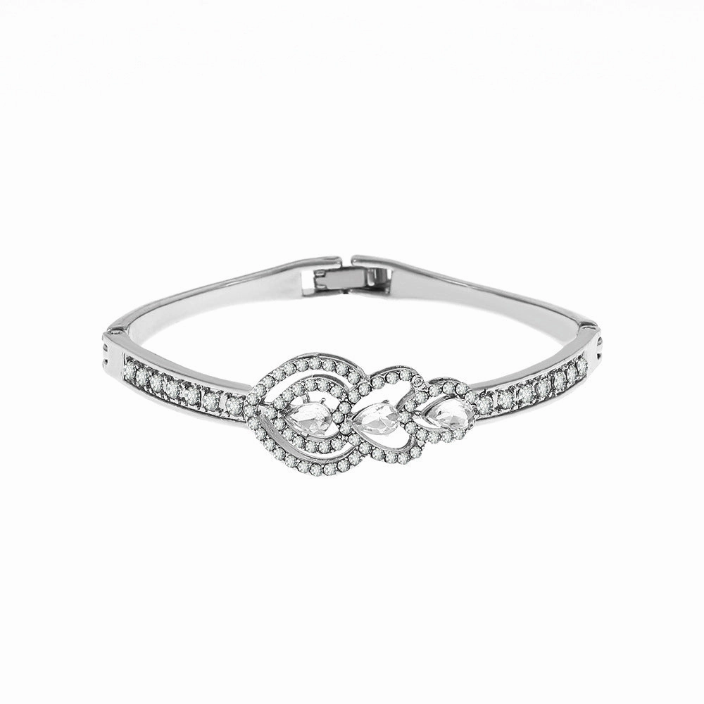 Wholesale Hollow Heart Flower Alloy Bracelet