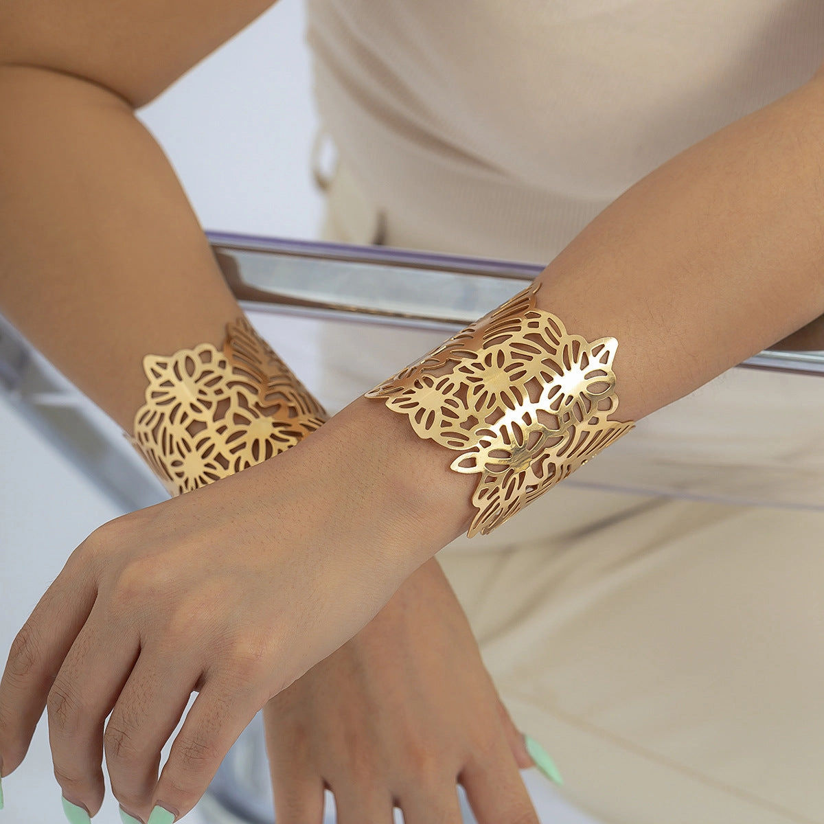 Wholesale Hollow Leaf Metal Bracelet